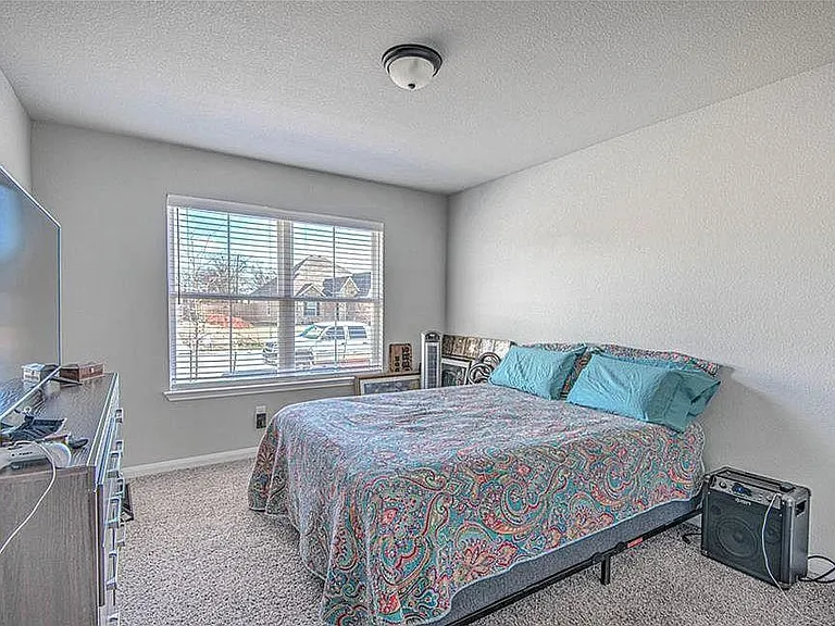 802 Fallbrook Dr — Photo 14