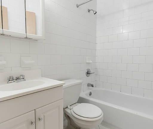 4th image of 307 E 77th St APT 3E