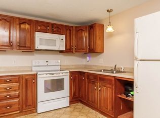 90 Ridgewood Ln APT 18, Gardner, MA 01440