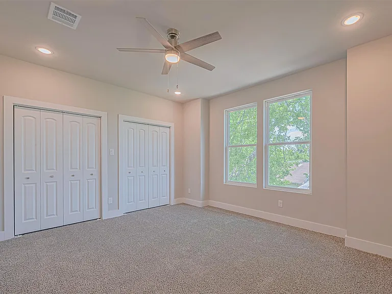 2414 Sam Wilson 1 St — Photo 13