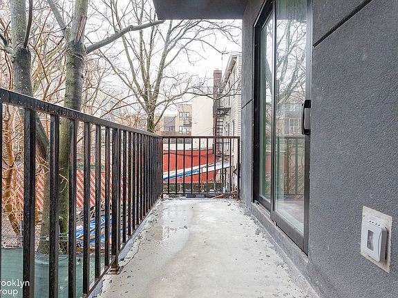 5th image of 194 Scholes St #B2