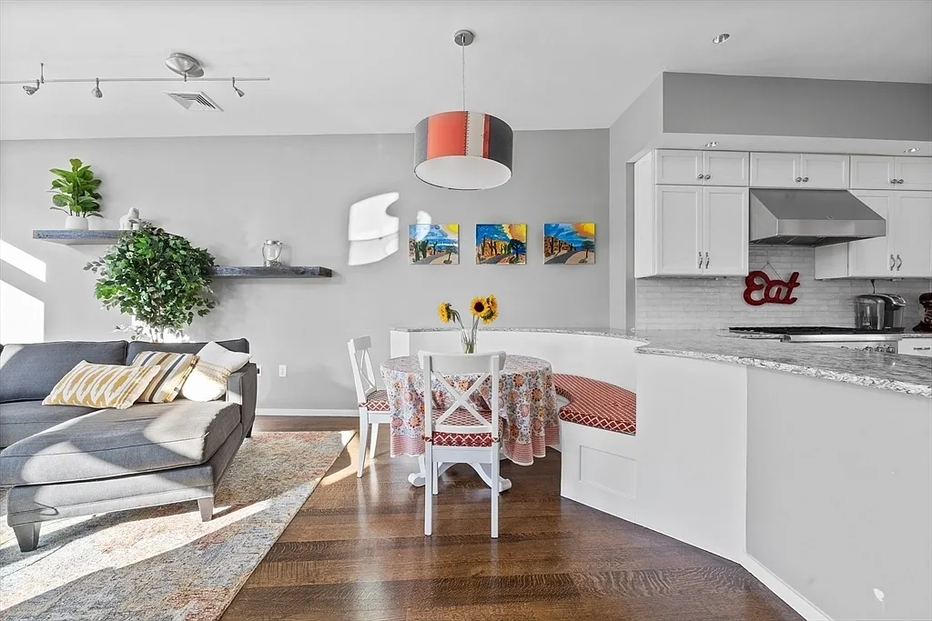 1 bed, 1.5 bath, $3,000 — Photo 3