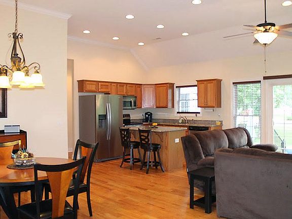 4th image of 1134 Victoria Dr