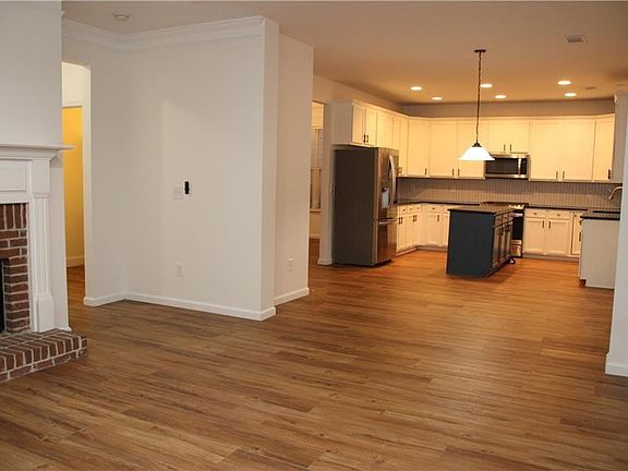 4th image of 1322 Loowit Falls Way
