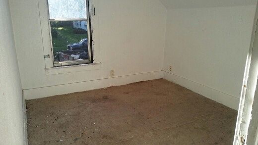 2nd image of 276 Kendall St N