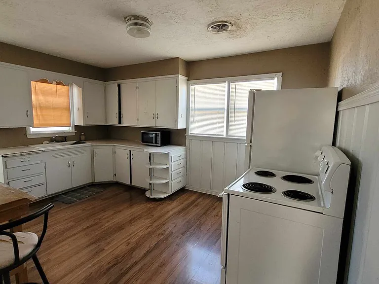 1005 N B St #2 — Photo 6