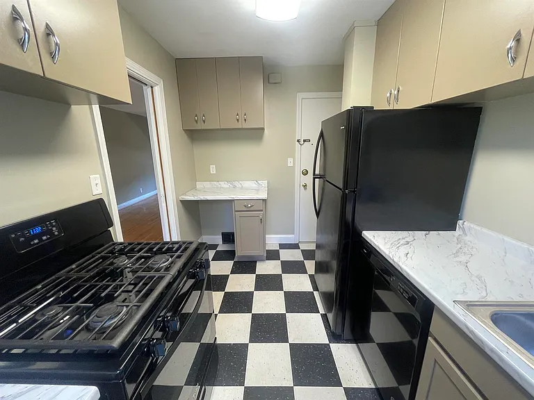 1170 Castlevale Dr #2 — Photo 3