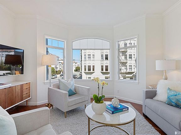 3rd image of 1921 Jefferson St APT 105
