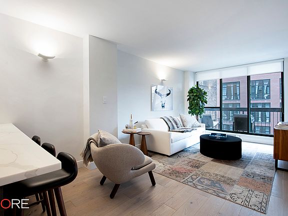 3rd image of 122 Elizabeth St APT 6B