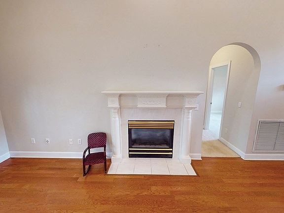 3rd image of 300 Fox Valley Dr
