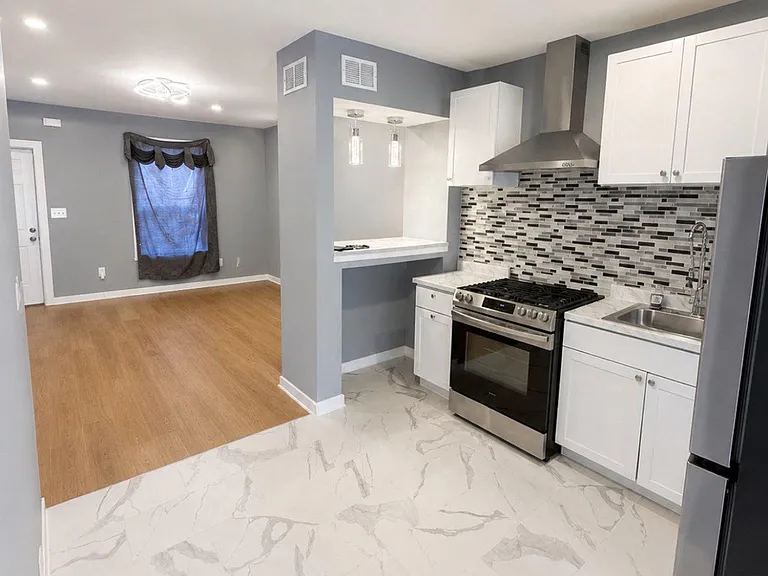 2449 N Corlies St — Photo 1