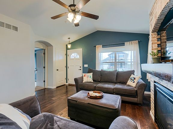 B Living Room 1 (2).jpg