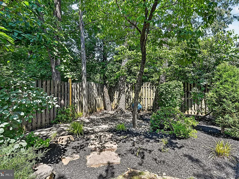 2207 Frank St — Photo 58