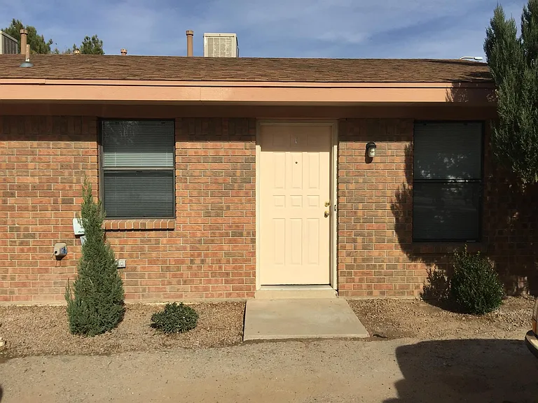 465 Salopek Blvd — Photo 2