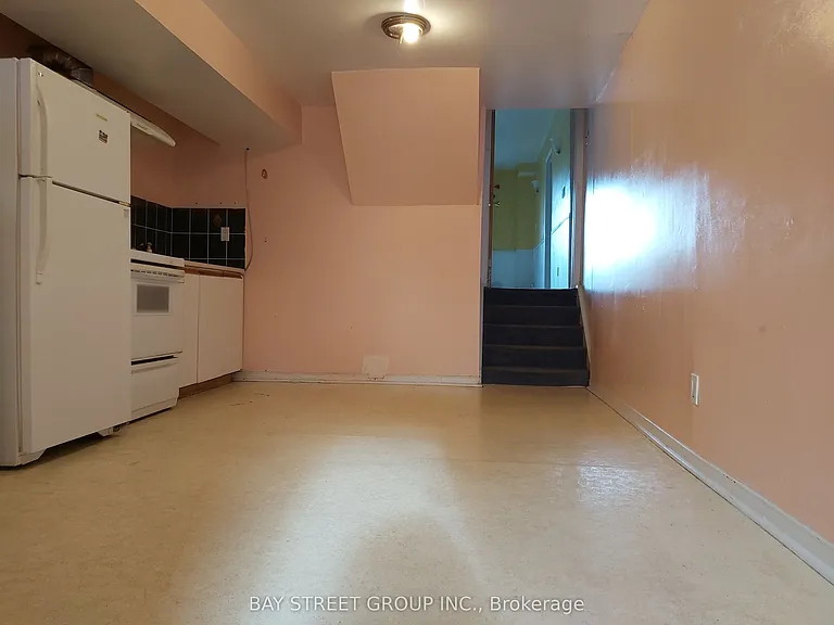 72 Parkdene Ct E #LOWER — Photo 11