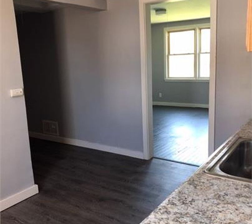1st image of 33-39 Balzac Ct #35