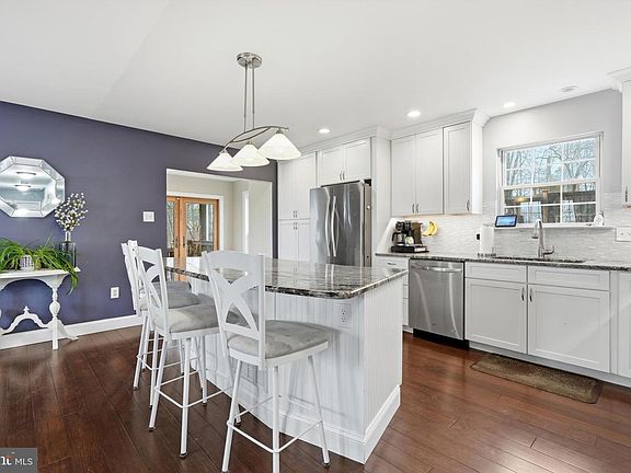 3rd image of 826 Bethlehem Pike