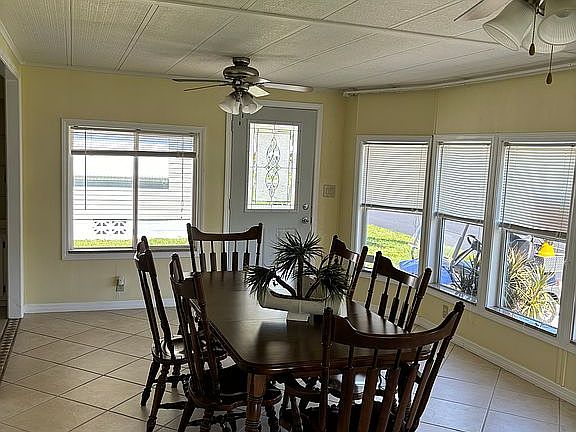 5th image of 428 Beaver Run St