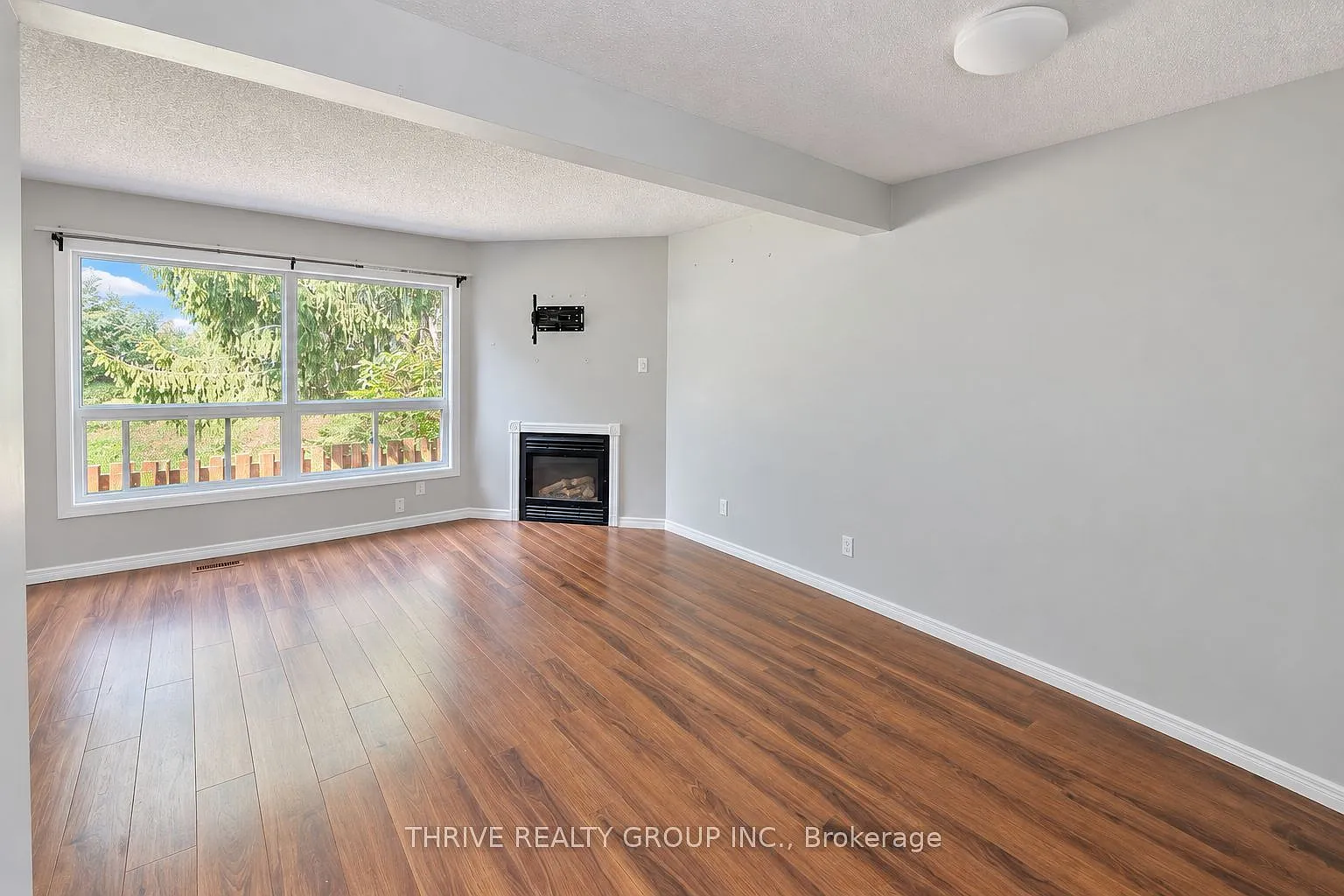 4 bed, $2,300 — Photo 4