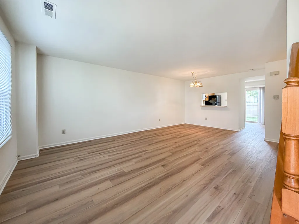 2 bed, 2.5 bath, 1207 sqft, $2,500 — Photo 3