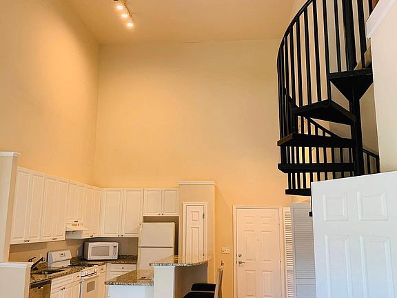 3rd image of 501 Hungerford Dr APT 331