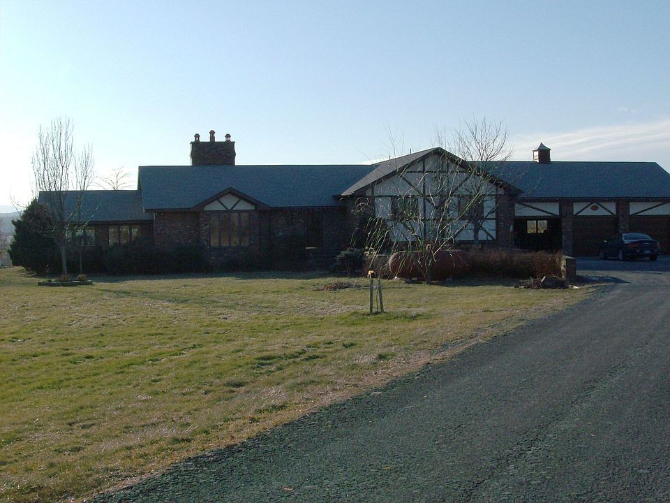 1st image of 9 Rosebud Ln