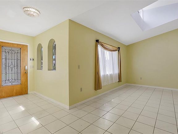 3rd image of 1403 SE 19th St
