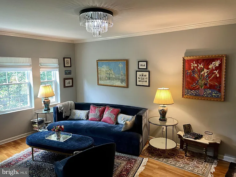 1902 N Rhodes St #68 — Photo 3