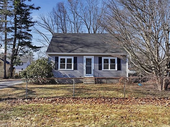 2nd image of 913 Lancaster St