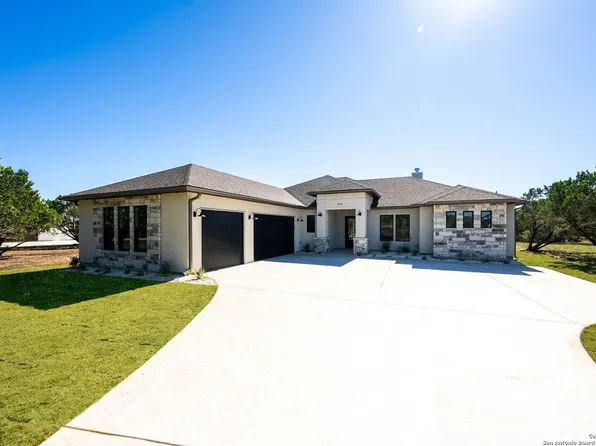 414 Rio Azul Dr, Pipe Creek, TX 78063