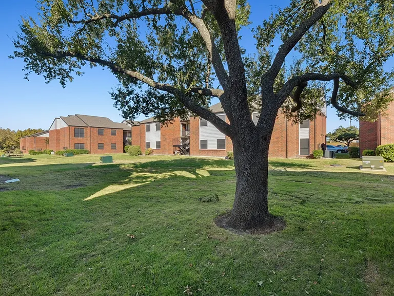 Rustic Oaks — Photo 33