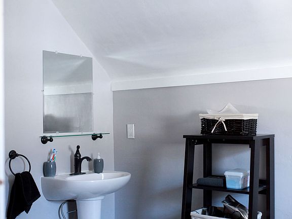 full bathroom/ shower tub