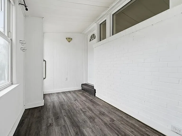 110 Dunbar Dr — Photo 3