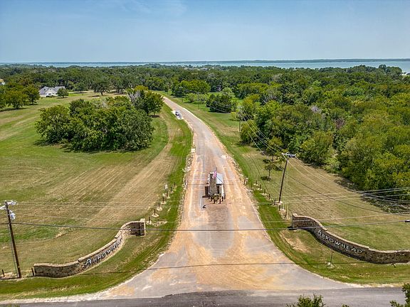 3rd image of Corsicana St
