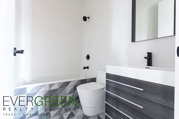 Rented by Evergreen Apartments BK | media 20