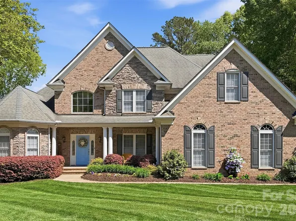 7142 Three Wood Dr, Matthews, NC 28104