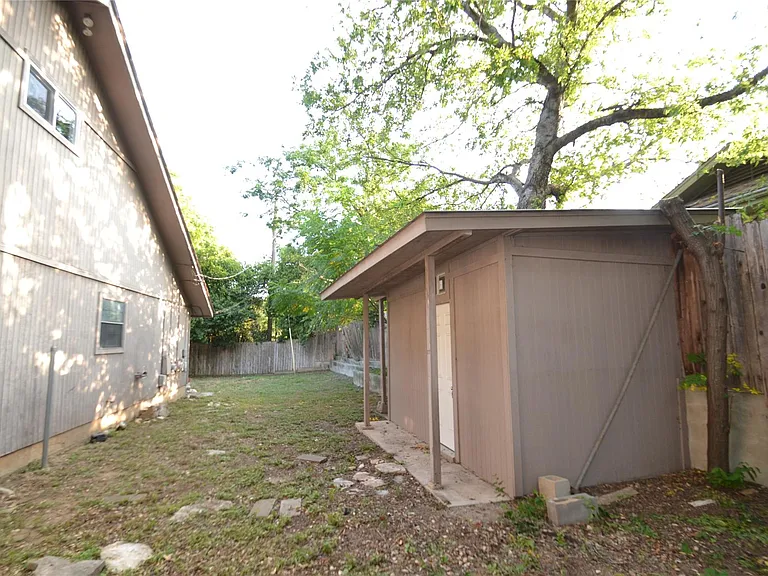 8833 Tallwood Dr — Photo 34