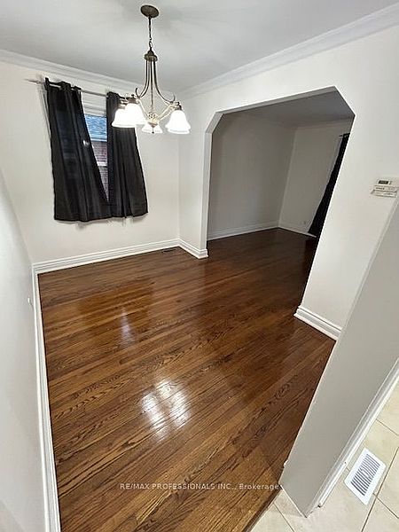 Toronto House for rent - 4 Bedrooms — photo 3