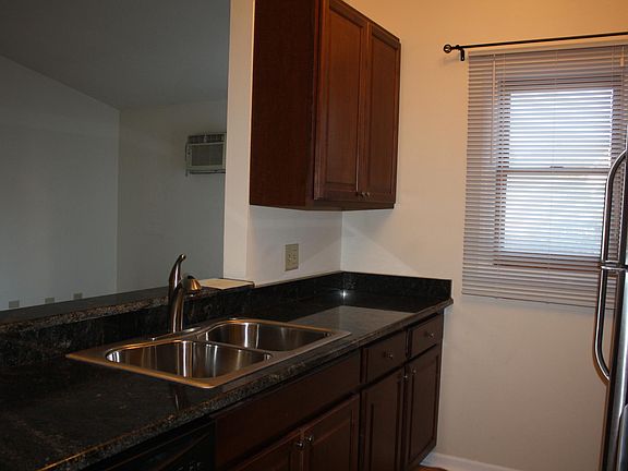 3rd image of 1315 Cunat Ct APT 2A