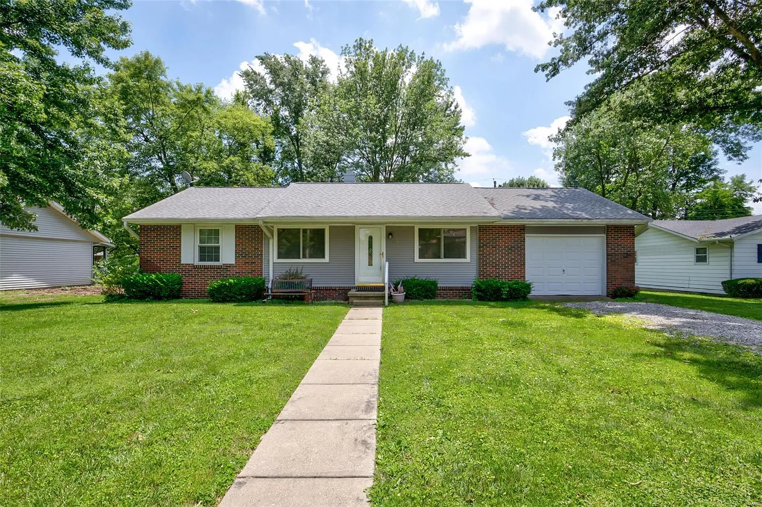 205 W Oak St photo 1