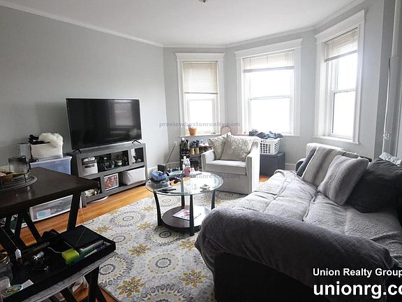 3rd image of 1637 Commonwealth Ave #88