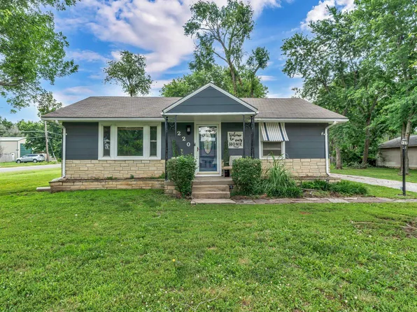 220 N 6th St, Towanda, KS 67144