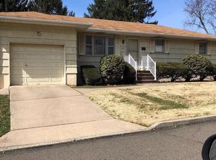 22 Latham Cir, Parlin, NJ 08859