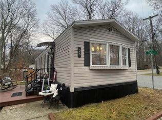 26 Pacemaker Ave, Norwich, CT 06360