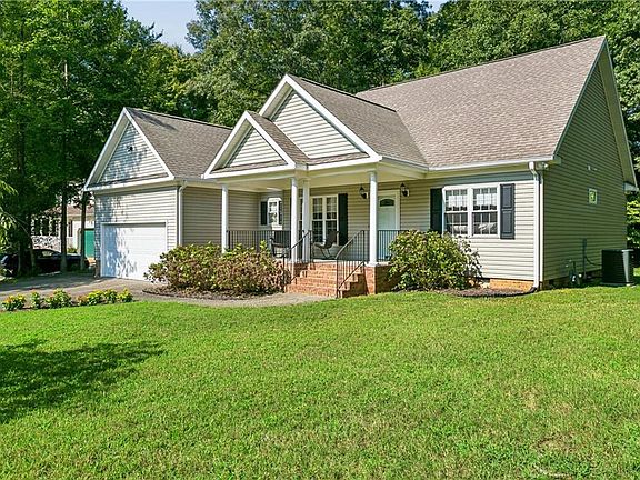 3rd image of 119 Brook Haven Dr