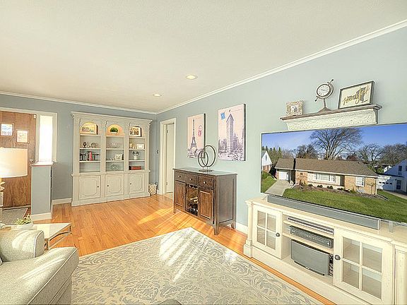 4th image of 2412 Barrington Pl