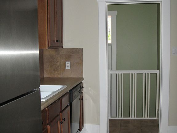 4th image of 1472 E Emerson Ave
