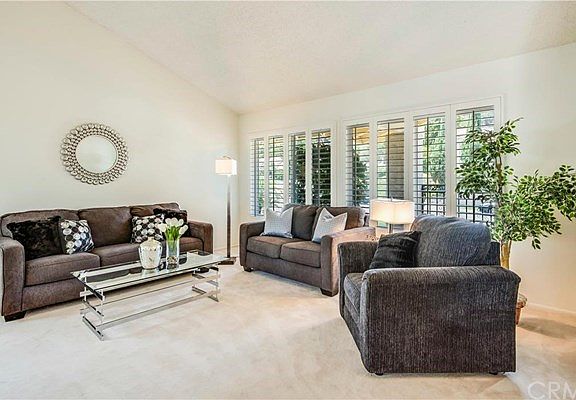 3rd image of 2919 Oakwood Ln