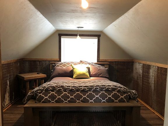 BEDROOM ABOVE GARAGE