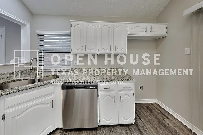 2102 Holly Hill Ln — Photo 4